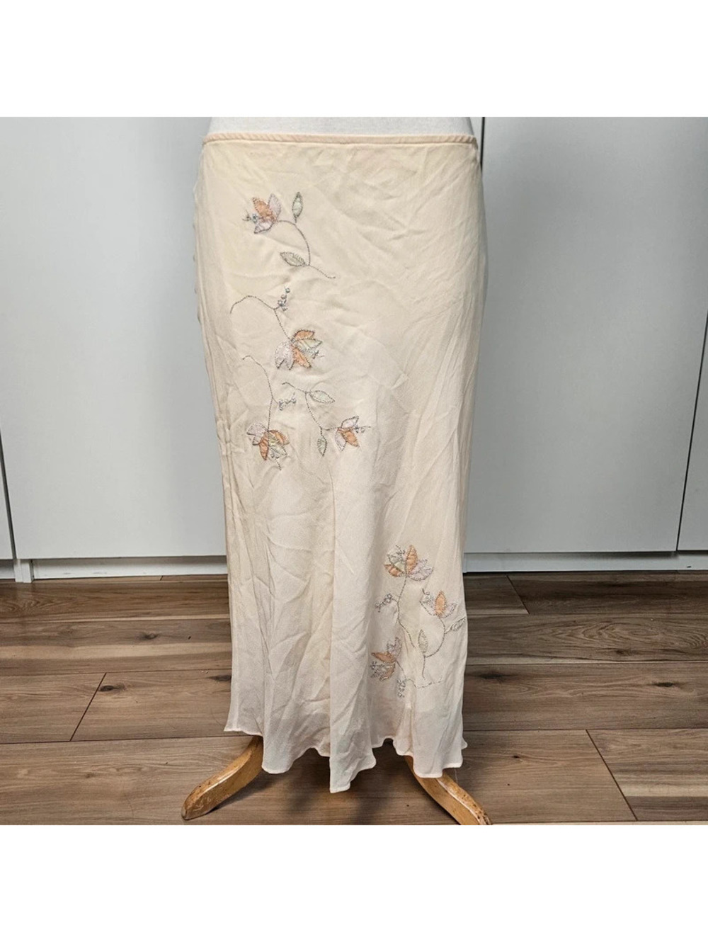 Vtg embroidered & beaded silk midi skirt